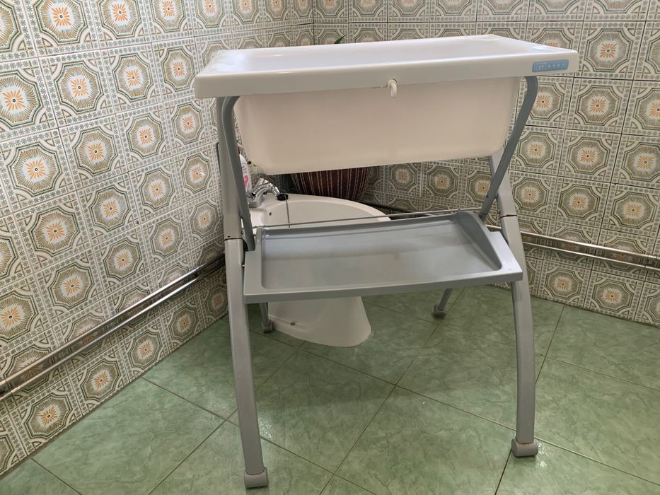 Banheira para bebé com suporte