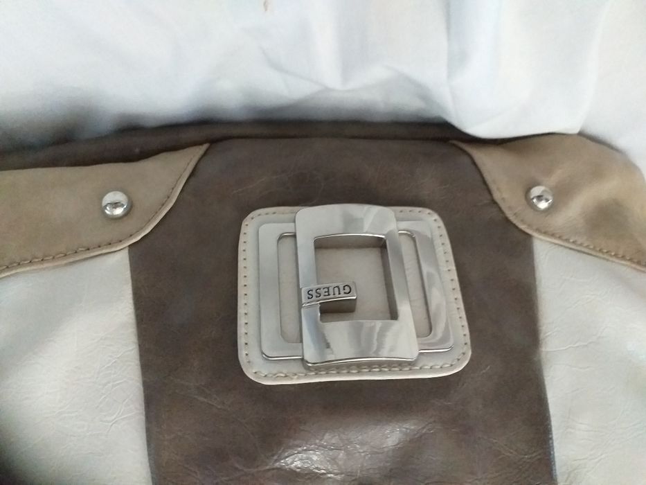 Mala Guess tamanho médio