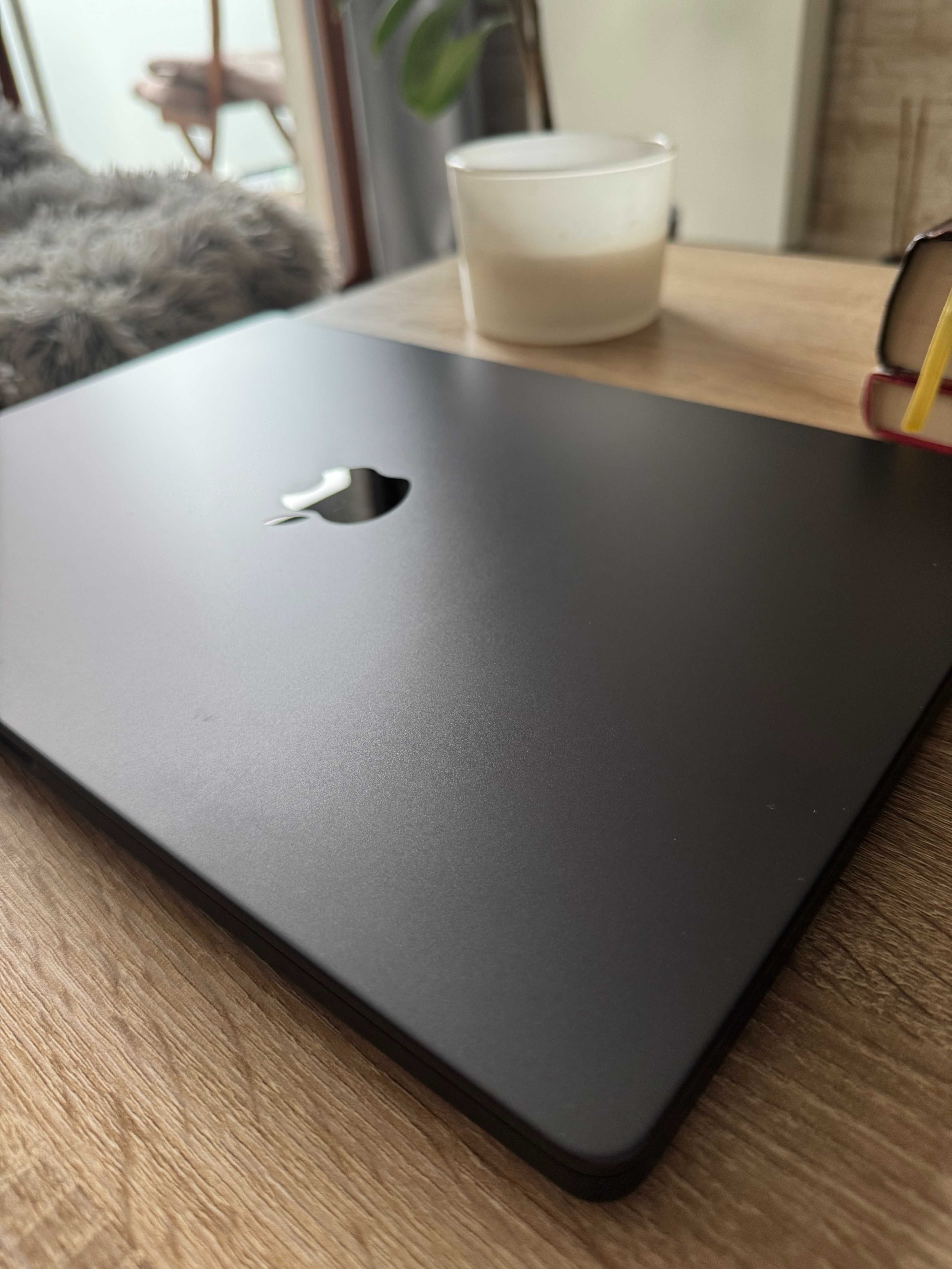 MacBook Pro 16' M4 48GB (almost new, with box)