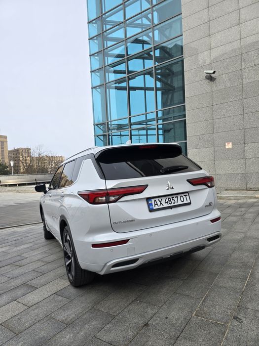 Mitsubishi outlander PHEV 2.4 4WD SEL Гібрид 2023р. 

 PHEV 2.4 P 4WD