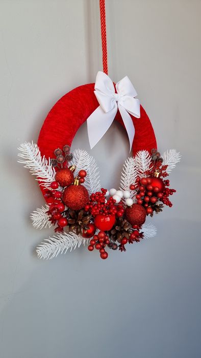 Новорічний декор на двері. Різдвяний віночок.