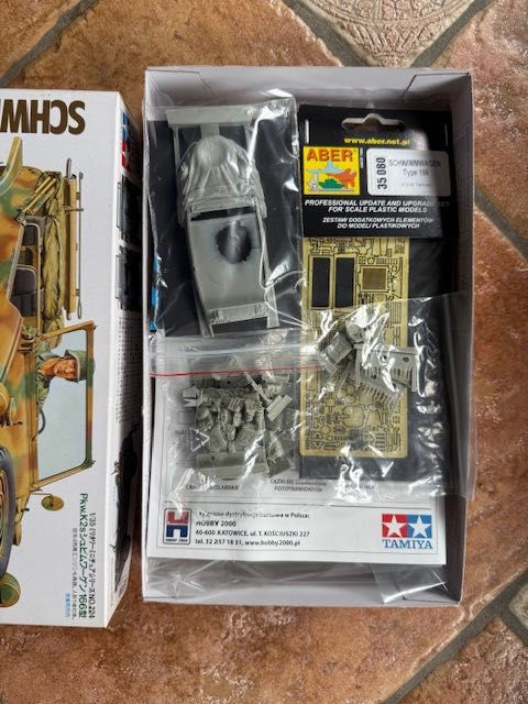 TAMIYA 35224 Pkw.K2s Schwimmwagen Typ 166 z dodatkami