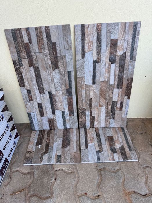 Azulejos de parede modernos – 30x60 cm – €25 (Carvoeiro)