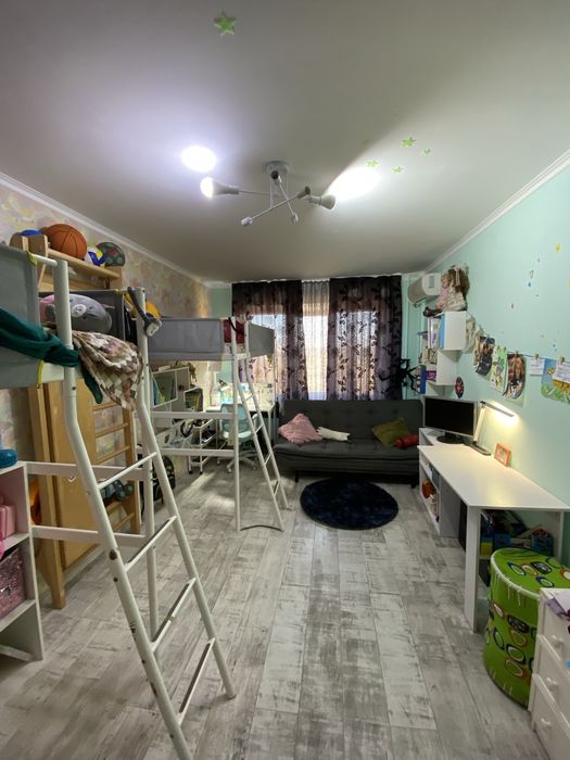 Продам велику гарну двухкімнатну квартиру