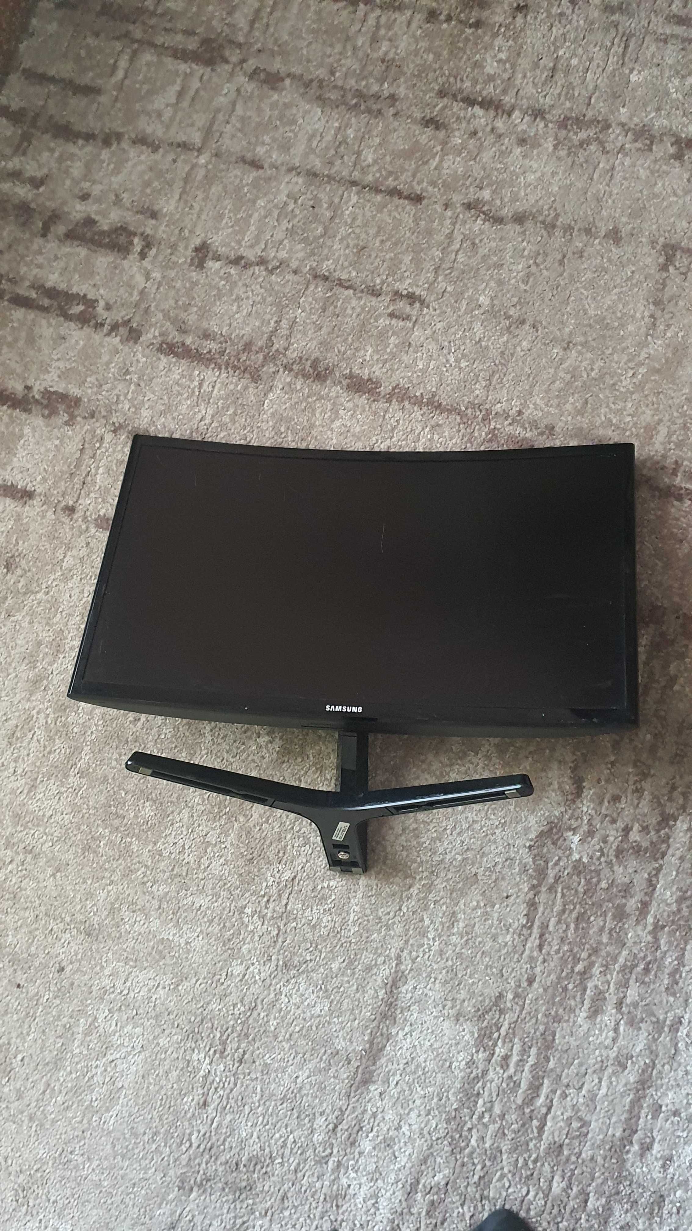 Монитор SAMSUNG C24F396FHI не рабочий (разбит экран)