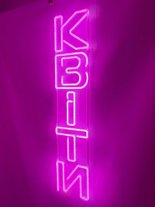 Неонова вивіска "Квіти fat вертикальна" рожева, 1000*200 мм