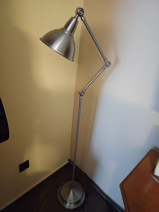 Lampy podłogowe  masywne