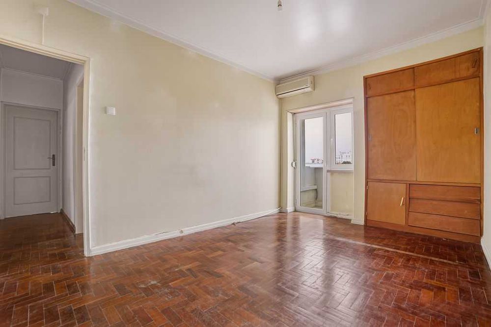 Apartamento t3 - Linda a Velha - 1º Andar sem Elevador