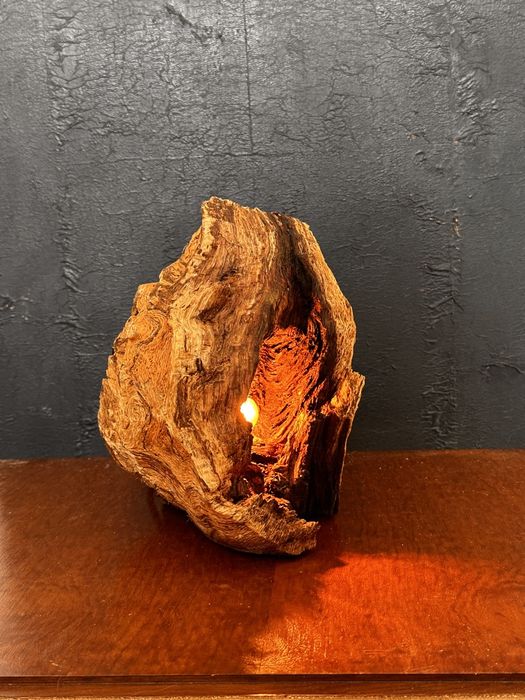 Candeeiro de Mesa "Caverna de Luz"