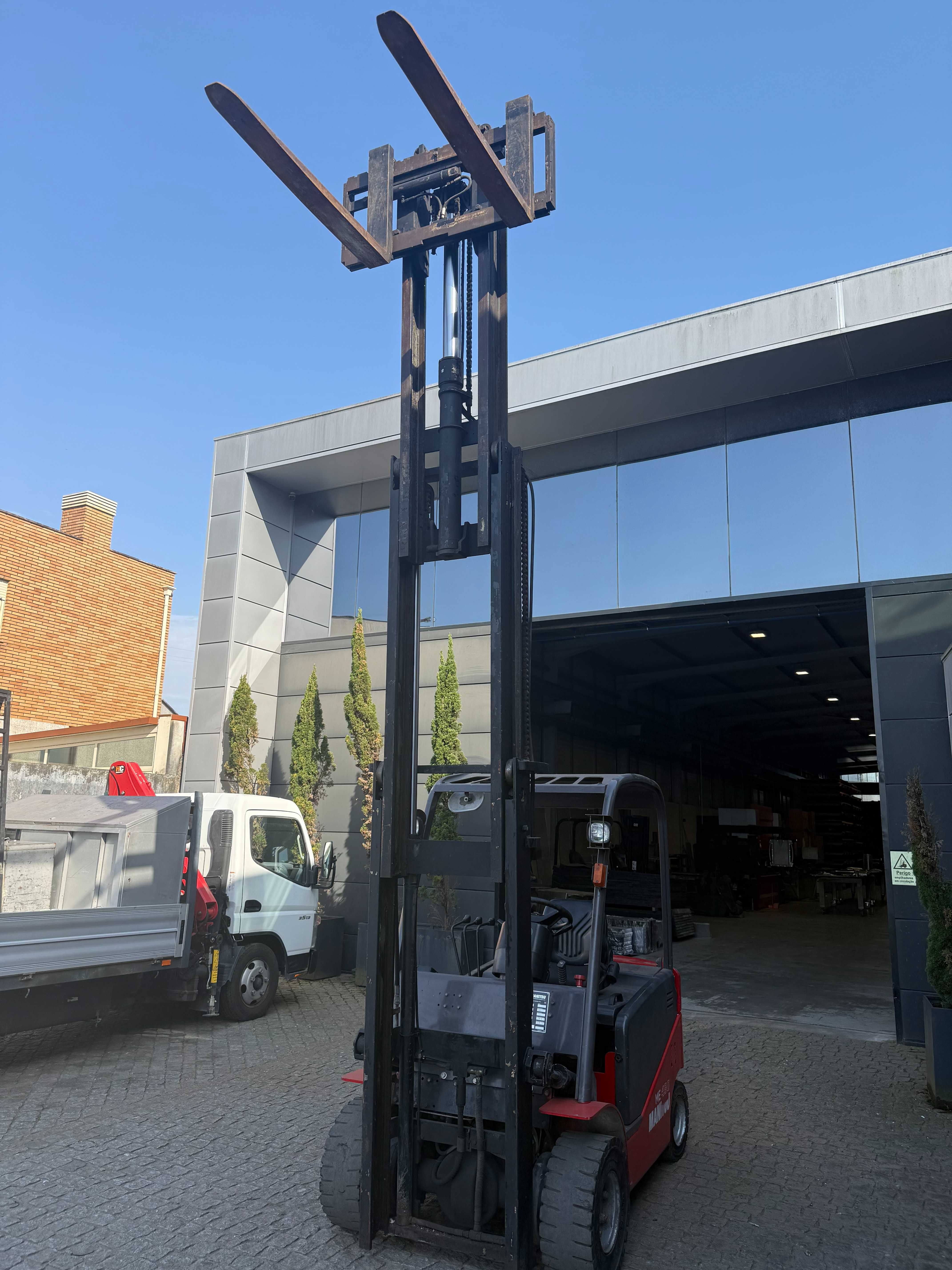 Empilhador eletrico Manitou 3T