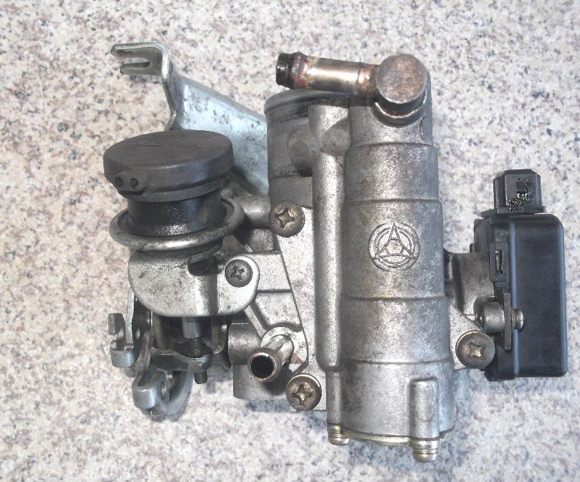 Corpo da borboleta Toyota Carina II