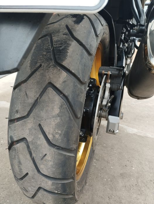 Мотоцикл сузукі встром 650