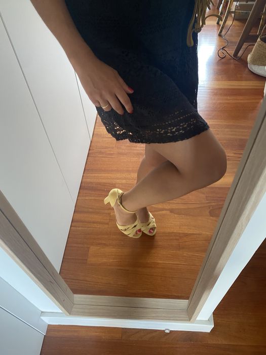 Vestido preto rendado e com forro