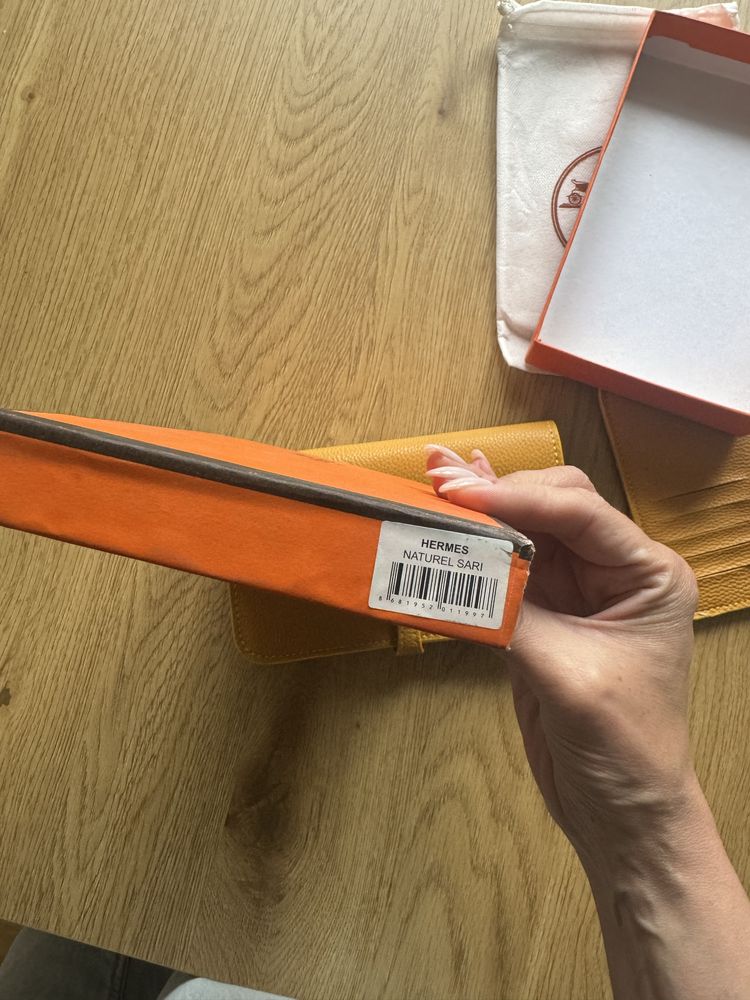 Skorzany zolty portfel Hermes sari duzy pojemny z dodatkowym
