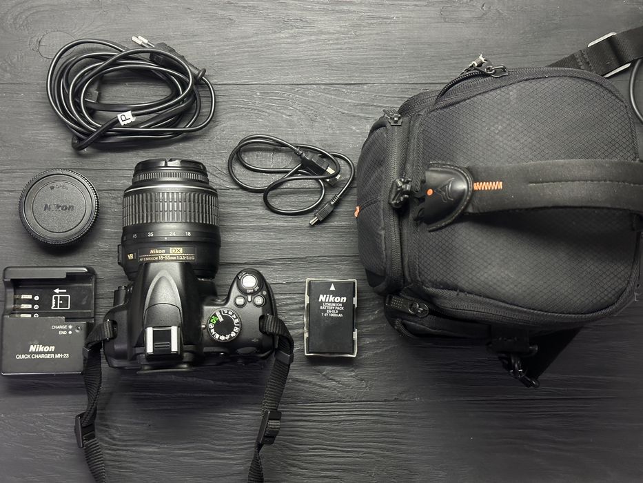 Профессиональный зеркальный фотоаппарат Nikon D3000