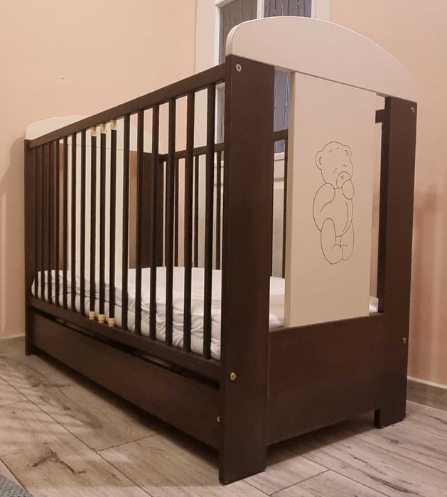 Łóżeczko 120x90, komoda z przewijakiem. Komplet.