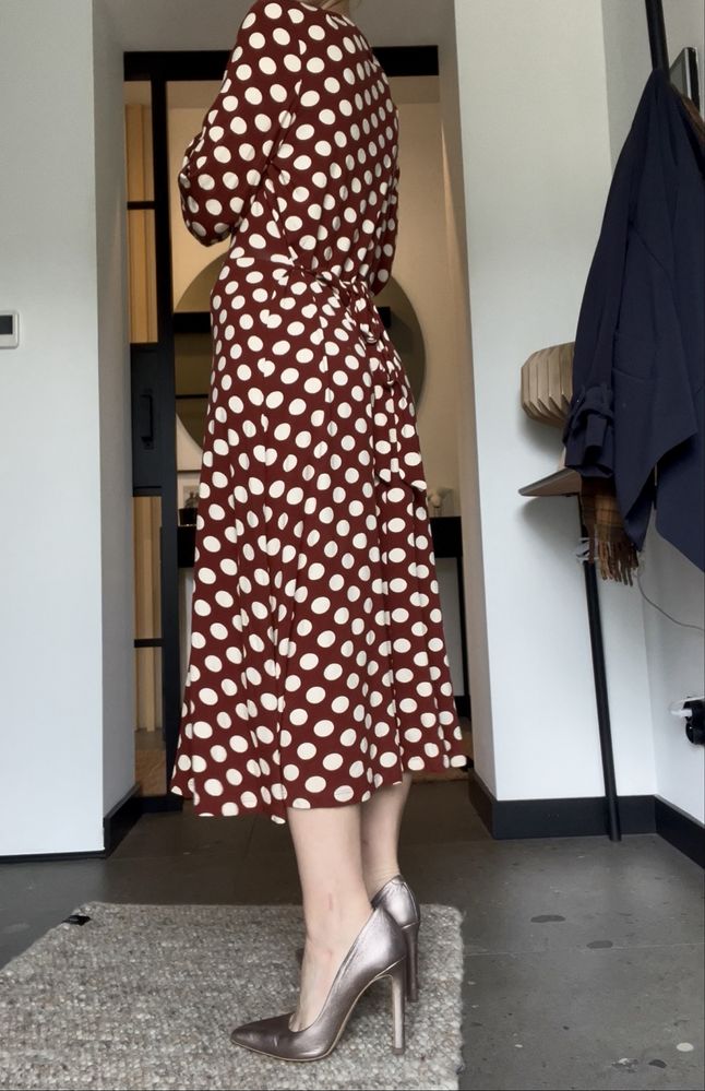 Midi brązowa, elegancka sukienka w grochy