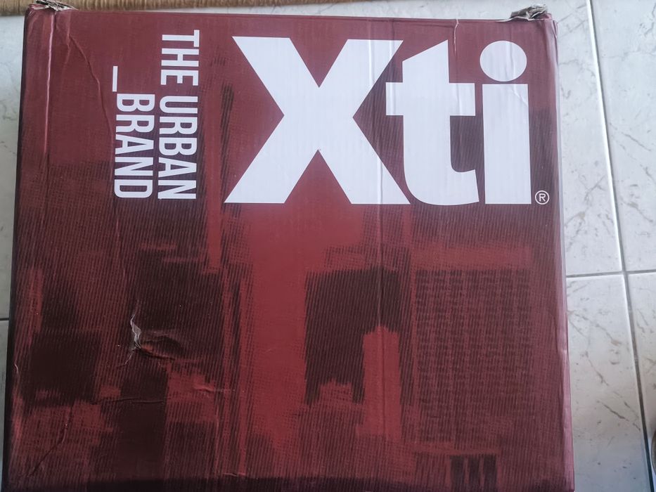 Botas curtas XTI novas