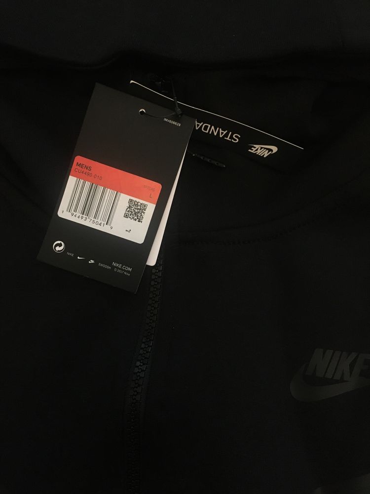 Nike Tech Fleece Black Hoodie (M-Xl)