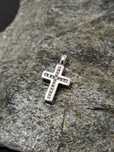 Złoty krzyżyk pr.750 stan idealny 2x1.2 cm