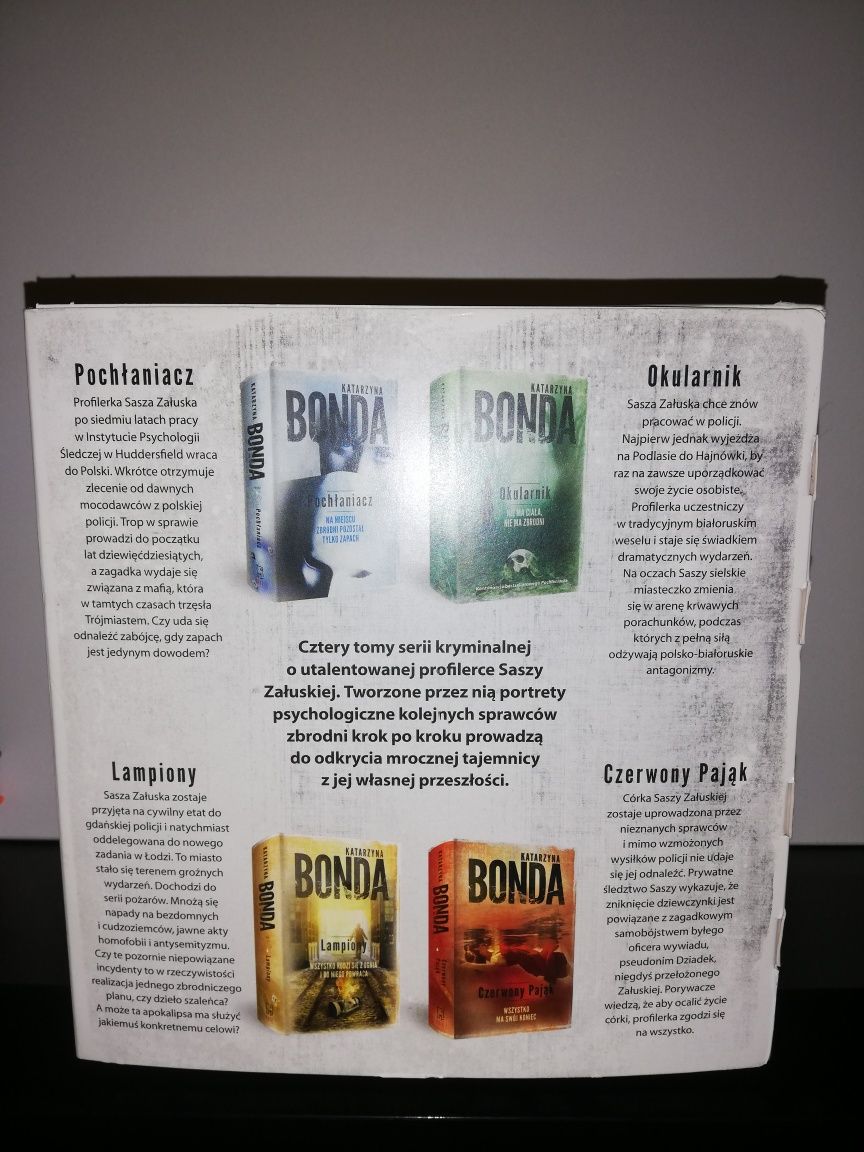 Katarzyna Bonda - Pochłaniacz, Lampiony, Okularnik, Czerwony pająk