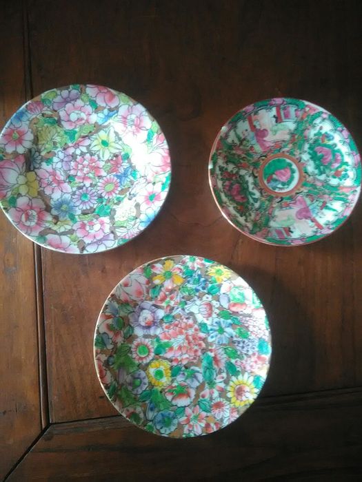 Pratos decorativos.