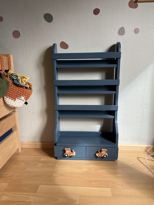 Drewniana biblioteczka półka na ksiazki