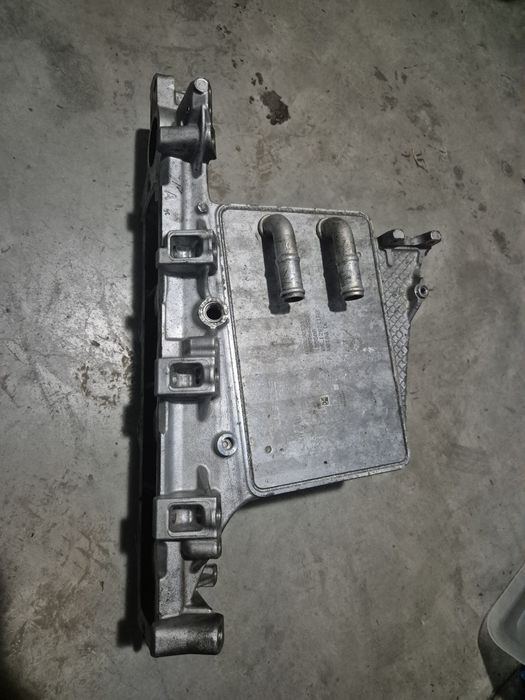 Kolektor ssący intrcoller 2,0 TDI  04L129711AB