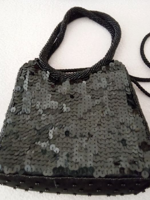 Malinha toillete lantejoulas preta