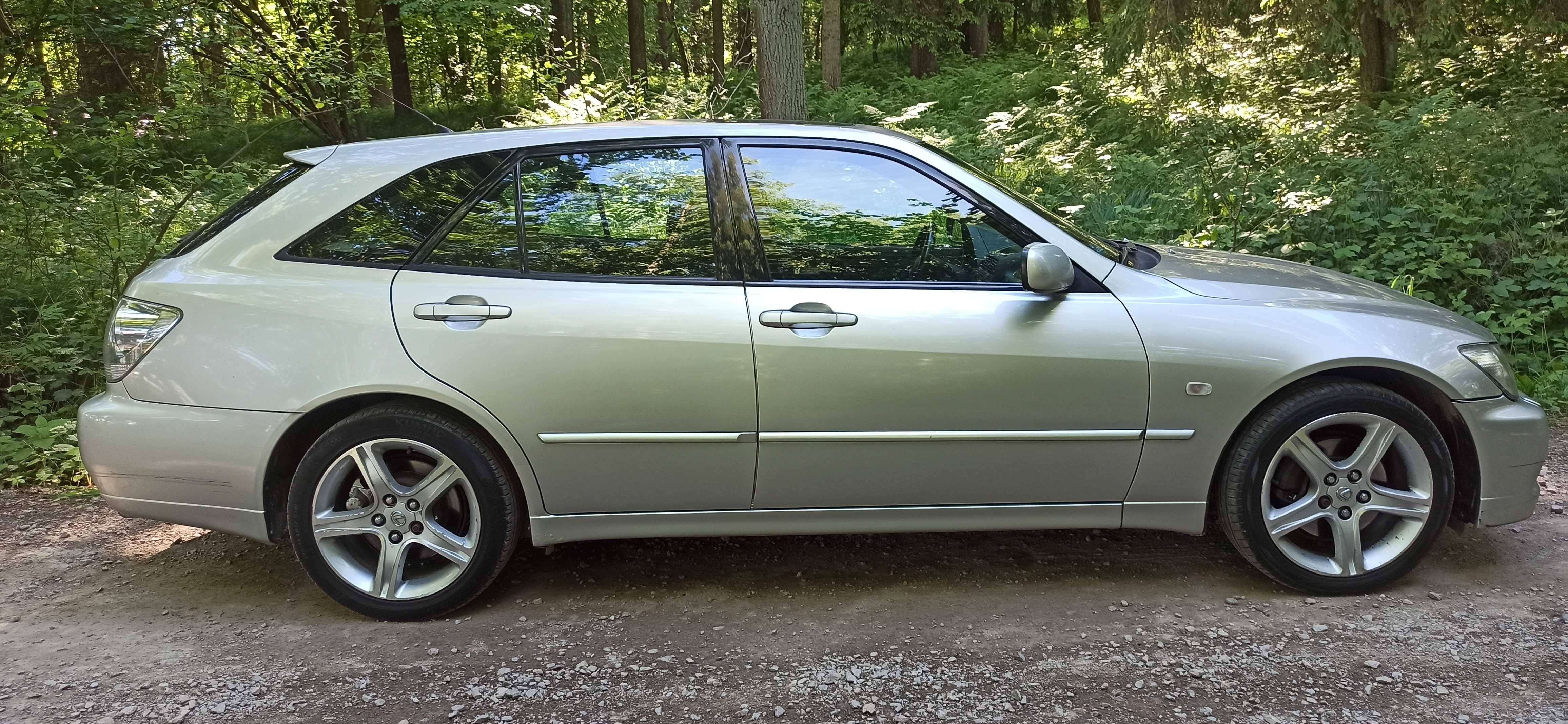 Lexus IS300  z Szyberdachem Prestige LPG.