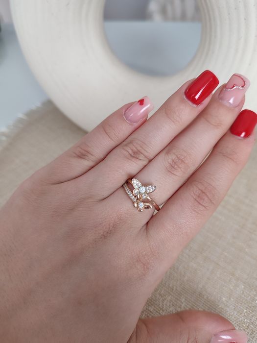 Pierścionek z motylkami z motylkiem