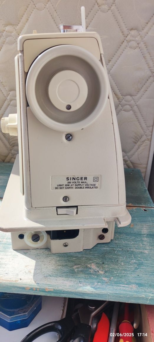 Máquina de costura Singer modelo 518 vários tipos de pontos