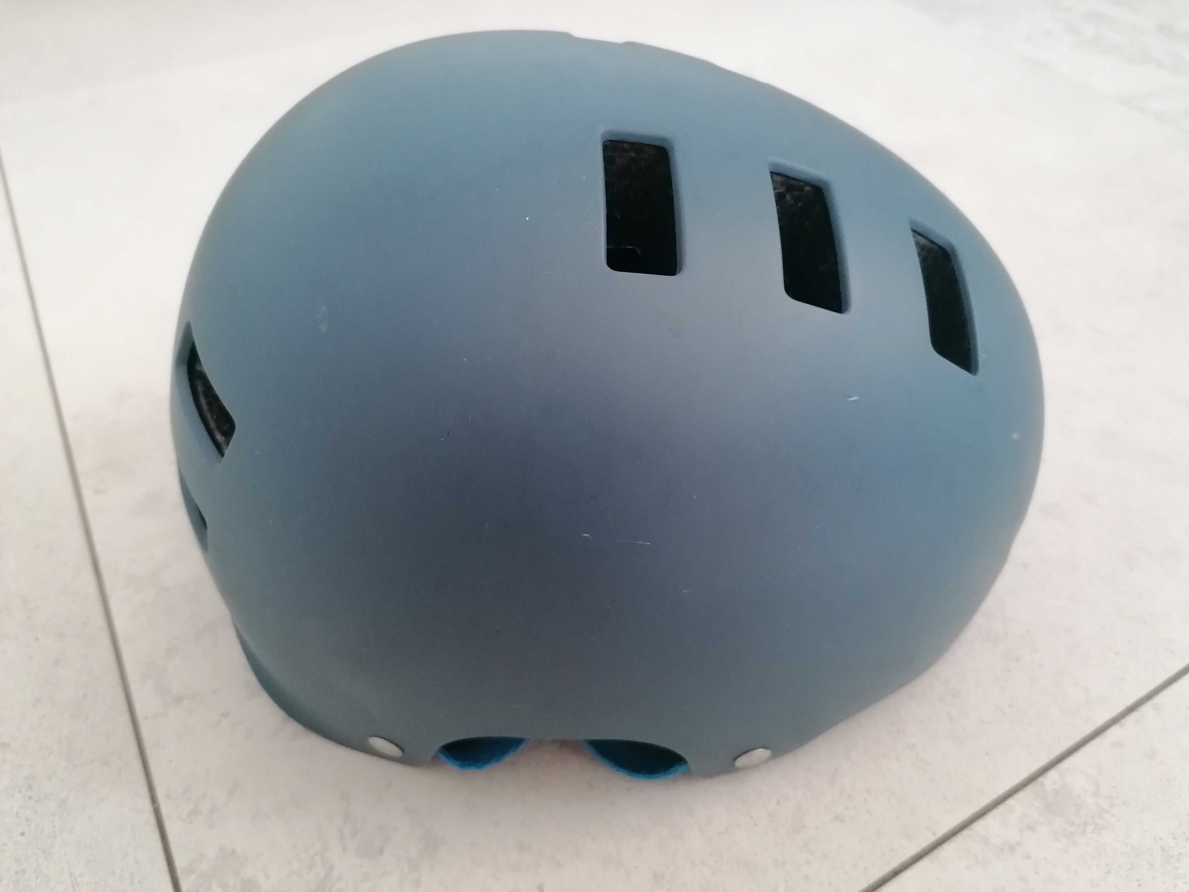 Kask rowerowy orzech Bluegrass Super Bold niebieski mat