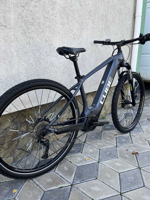 Bicicleta Cube Reaction Hybrid Performance 625