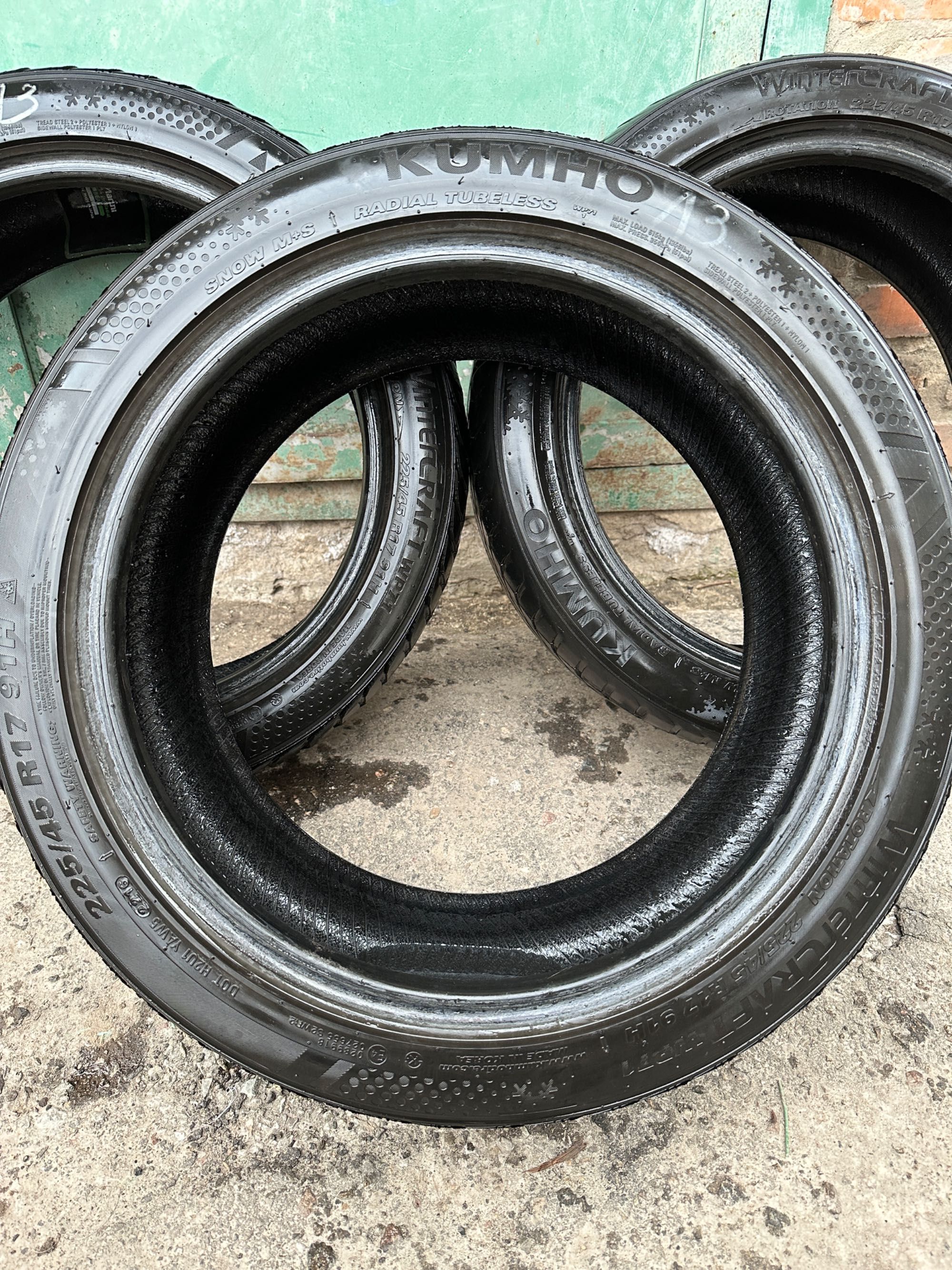 225/45/R17 Kumho WinterCraft WР71 Зима 3 шт.