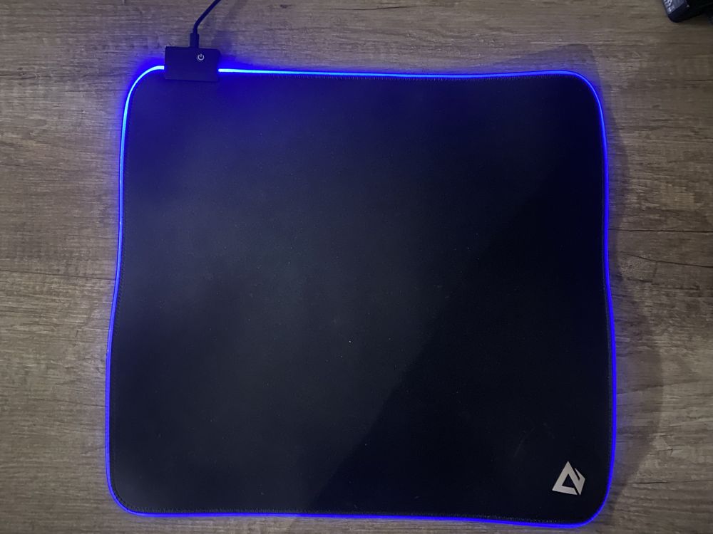 Podkladka usb led pod mysz 41x45 Aukey