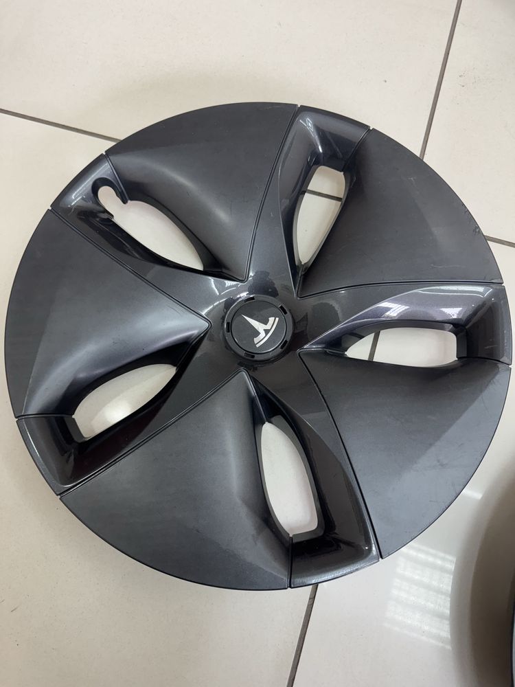 Продам оригінальні ковпаки для Tesla Model 3, R18, 2 шт
