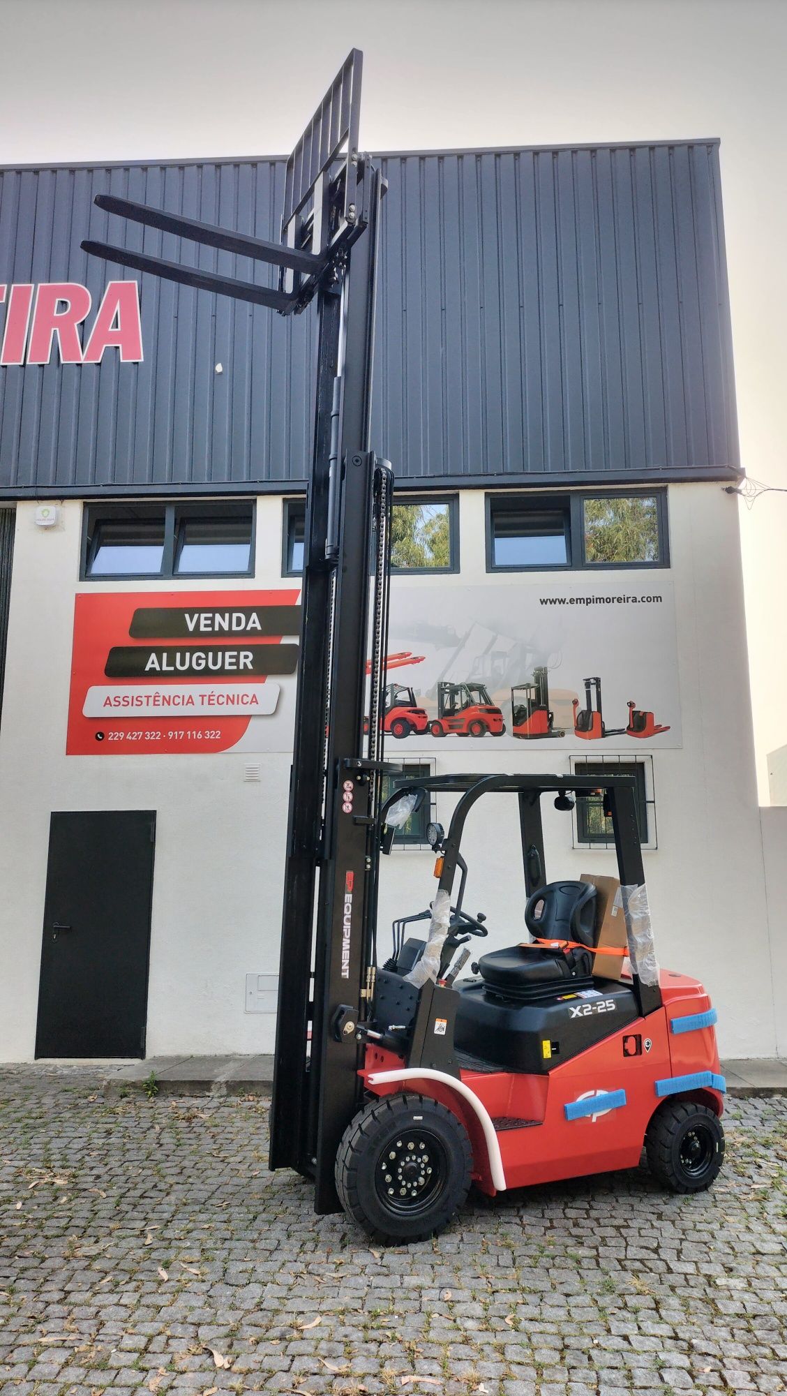 Novo , Empilhador Elétrico EP , 2500kg , Triplex 4800mm