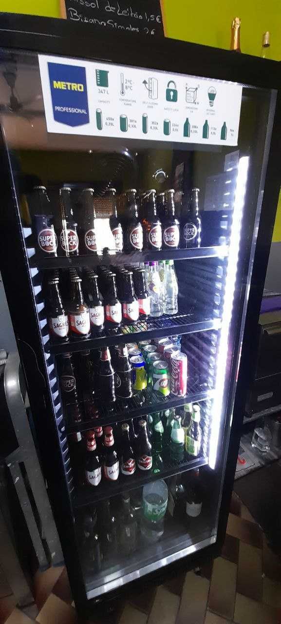 Arca Frigorifica vertical de bebidas preta como nova