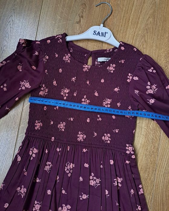 Нарядное платье для девочки с длинным рукавом