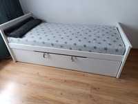 Solidne drewniane łóżko podwójne wysuwane