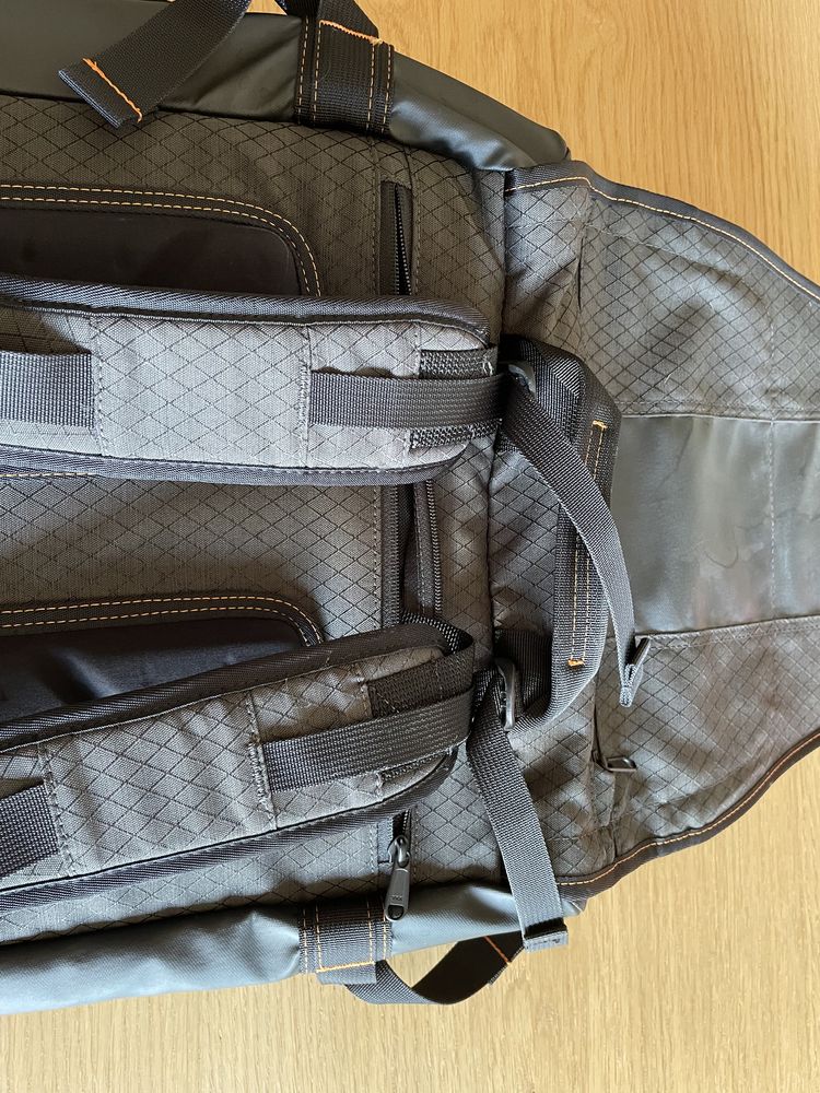 Mochila Timbuk2 nova