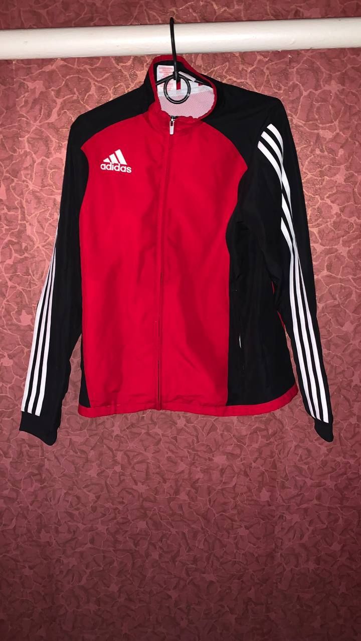 Кофта від бренду Adidas