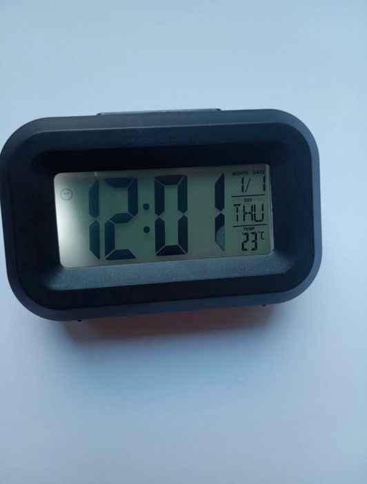 Zegarek cyfrowy elektroniczny na baterie nowy z kalendarzem i termomet