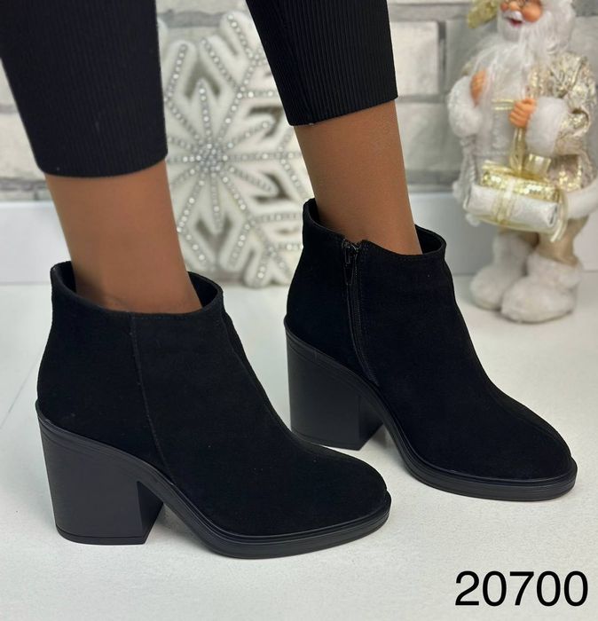 Жіночі шкіряні зимові черевики в кольорах