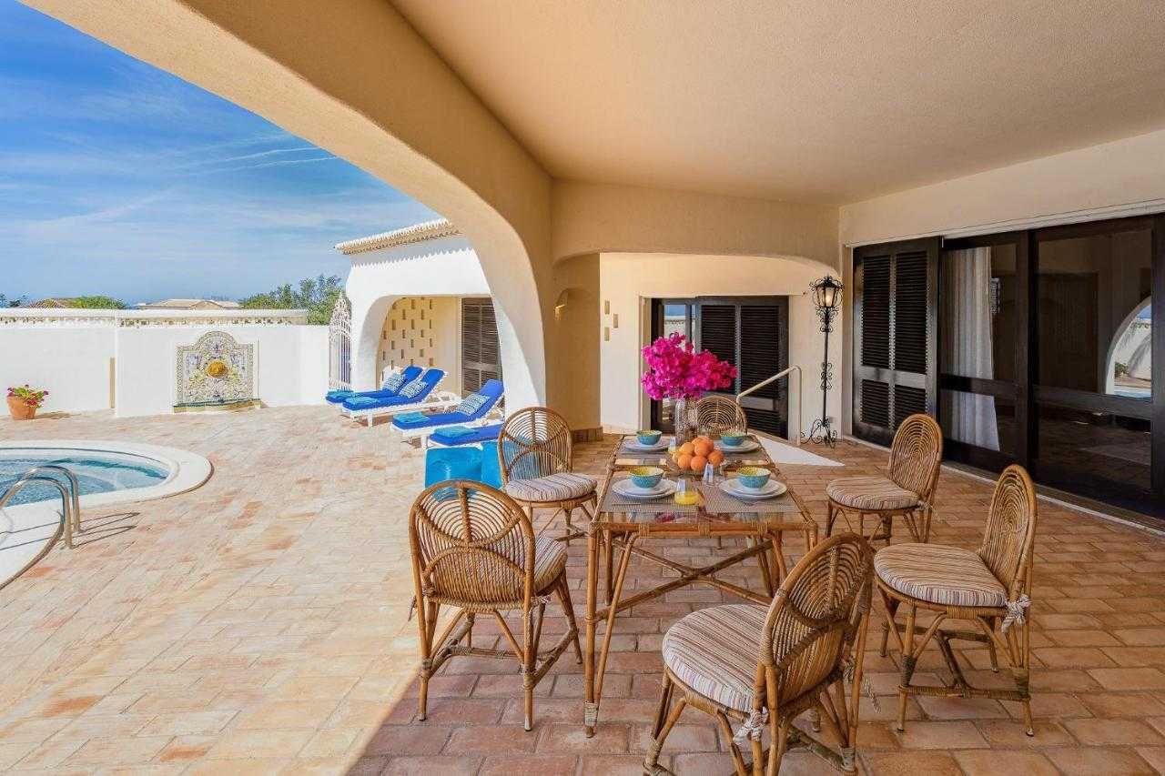 Villa espaçosa com terraço, piscina privada, 4 quartos, Carvoeiro