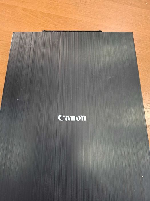 Skaner Canon LiDE 400 do dokumentów, zdjęć itp.