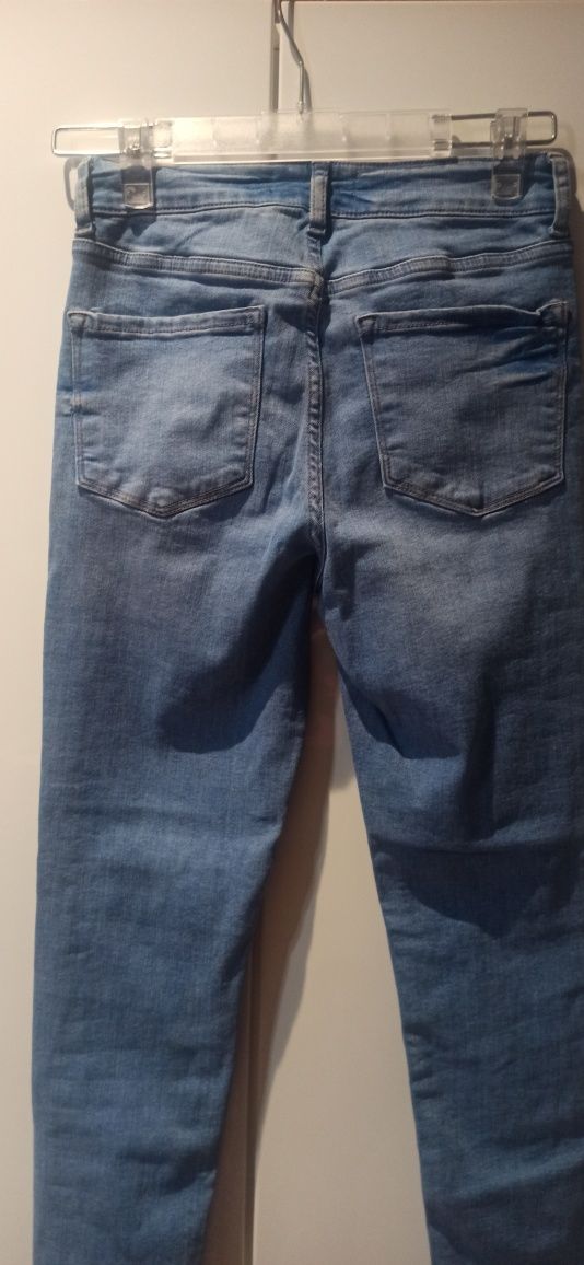 Nowe spodnie jeansowe  dziury, przetarcia