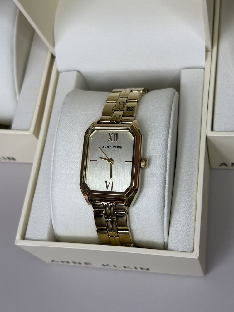 Годинник Anne Klein