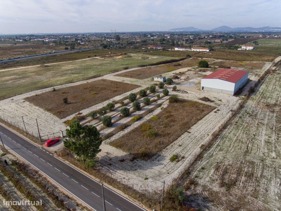 Venda de Quinta com armazém industrial